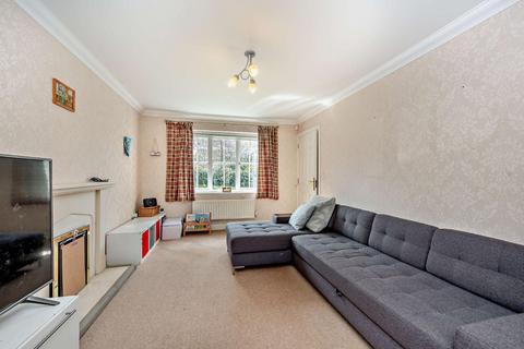 3 bedroom detached house to rent, Tregony Road, Orpington, Kent, BR6 9XD