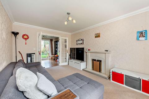 3 bedroom detached house to rent, Tregony Road, Orpington, Kent, BR6 9XD