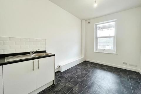 2 bedroom apartment to rent, The Crescent, Bridlington