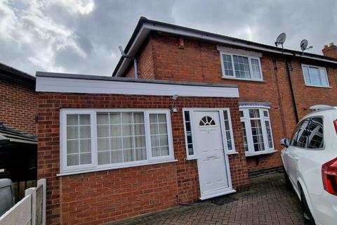 4 bedroom semi-detached house to rent, Jerome Road, Walsall