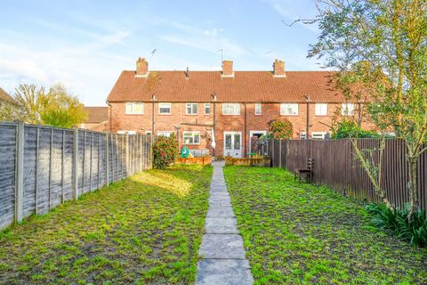 26 Beech Close, Hersham, Walton-on-thames, KT12 5RQ