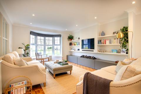 4 bedroom end of terrace house for sale, Addington Place, Christchurch, BH23