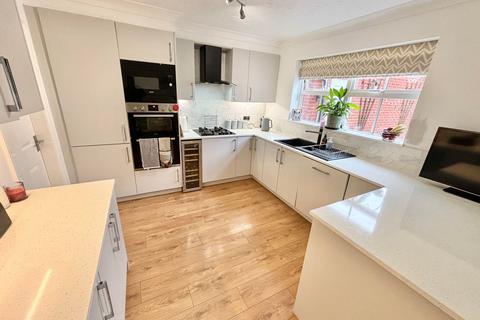4 bedroom detached house for sale, Sycamore Close, Elswick PR4