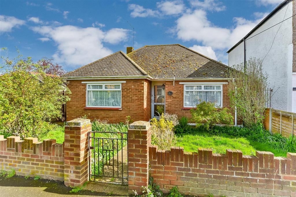 Holmside Avenue, MinsterOnSea... 1 bed detached bungalow for sale £