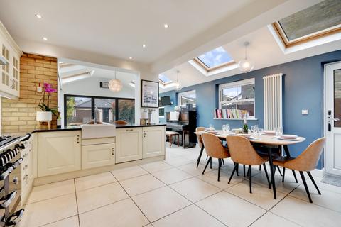 5 bedroom semi-detached house for sale, Manor Road, Old Moulsham