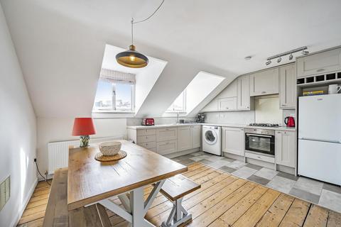3 bedroom flat for sale, Chesson Road, Fulham