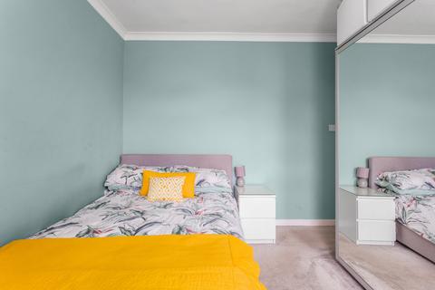 9/2 Restalrig Circus, Edinburgh, EH7 6HL