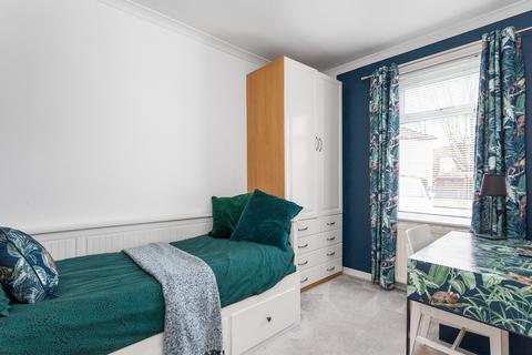 9/2 Restalrig Circus, Edinburgh, EH7 6HL