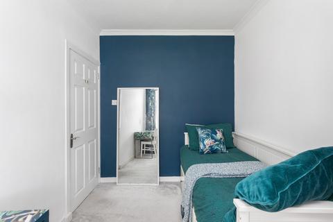 9/2 Restalrig Circus, Edinburgh, EH7 6HL