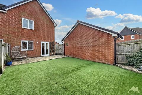 3 bedroom semi-detached house for sale, Lapwing Close, Preston
