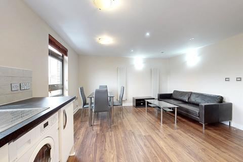 2 bedroom flat to rent, Green Lane, Ilford IG1
