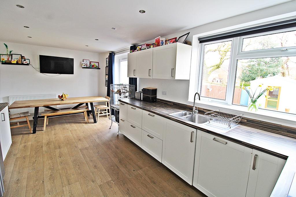 Talbot Green, Pontyclun CF72 3 bed semidetached house for sale £235,000