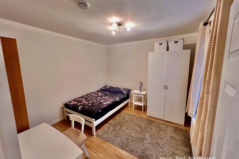 1 bedroom in a house share to rent, Kilburn Lane