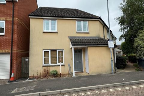 2 bedroom flat for sale, Northfeilds Court, Taunton TA1