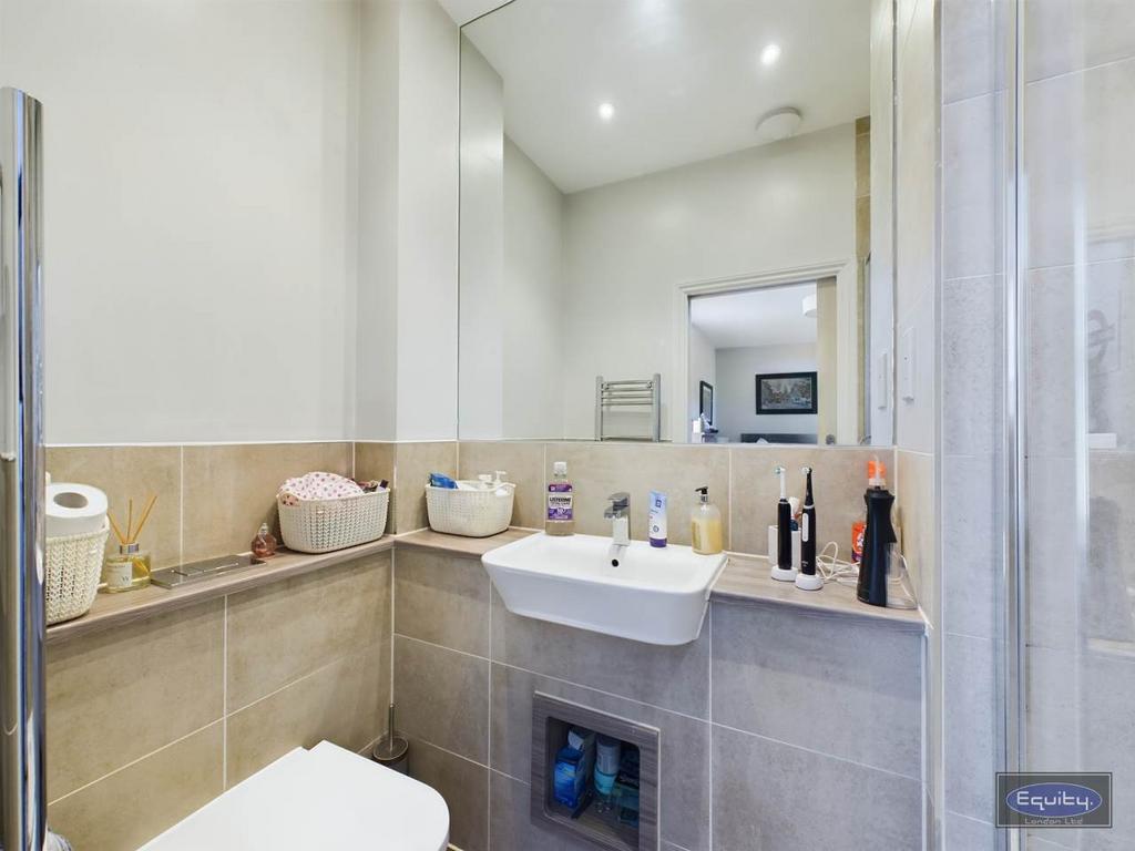 En-suite (2)