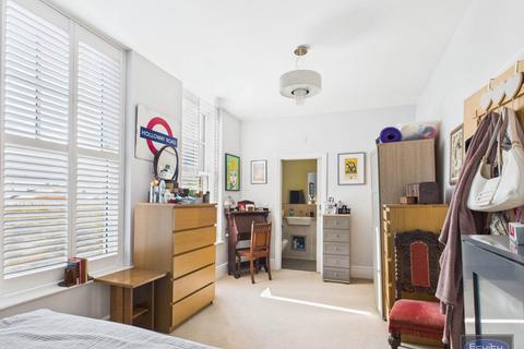 33 Martin Drive, Stone, Dartford, DA2 6BF