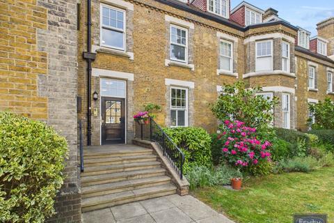 33 Martin Drive, Stone, Dartford, DA2 6BF