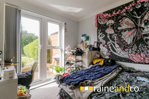 5 bedroom terraced house for sale, Holly Close, Hatfield