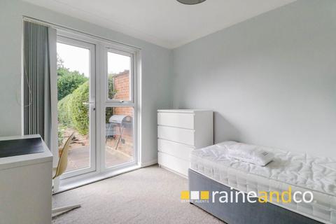 5 bedroom terraced house for sale, Holly Close, Hatfield