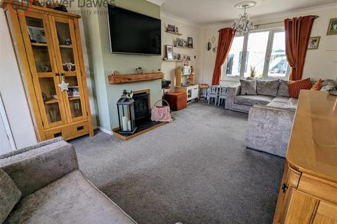 3 bedroom terraced house for sale, Waterson Road, Chadwell St.Mary