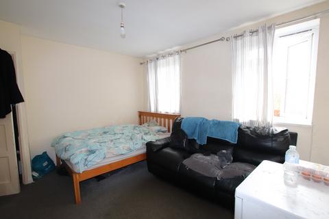 2 bedroom maisonette for sale, Bliss Crescent, London SE13