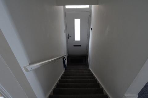 2 bedroom flat for sale, Grove Crescent, Kingston KT1 2DF