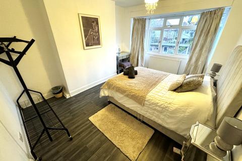 3 bedroom semi-detached house to rent, Ellerdine Road, Hounslow TW3 2PY