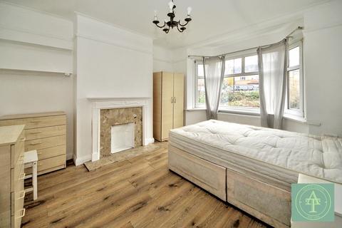 2 bedroom maisonette for sale, Orchid Road, London, N14