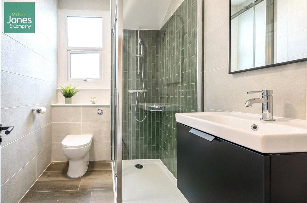 Comm. Shower Room