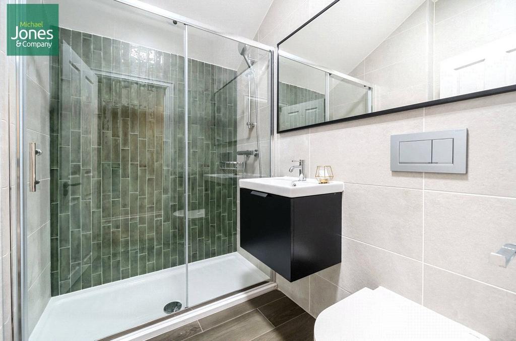Comm. Shower Room