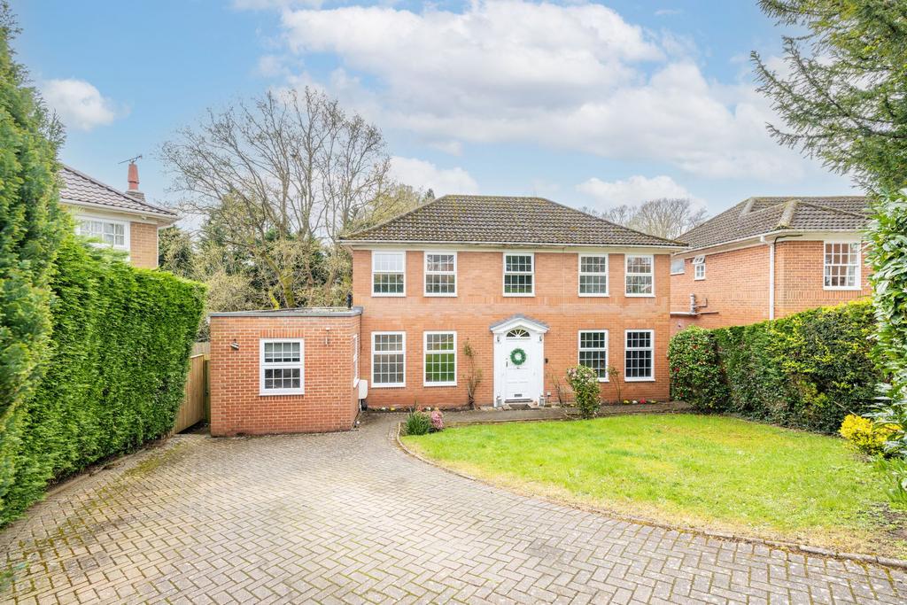 Fairford Close, Haywards Heath, RH16 4 bed detached house for sale £