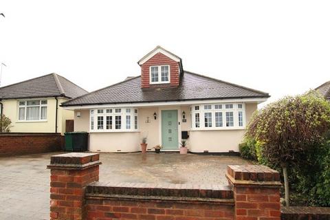 4 bedroom detached bungalow for sale, Greenfield Avenue, Watford WD19