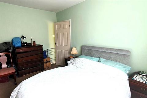3 Wellington Road, Feltham, TW14 9QX