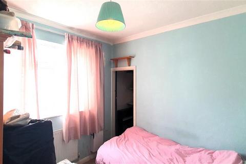 3 Wellington Road, Feltham, TW14 9QX
