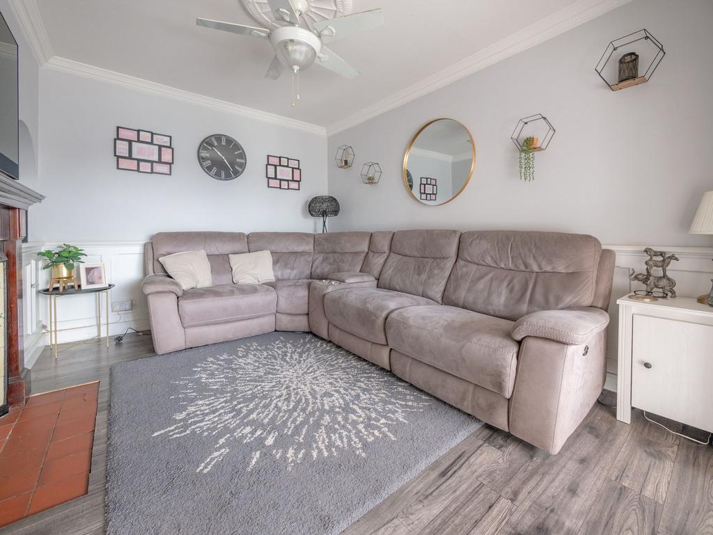 Rayleigh, Rayleigh SS6 3 bed semidetached house for sale £425,000