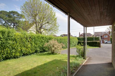 4 bedroom link detached house for sale, WALTHAM CHASE - NO CHAIN