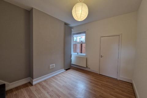 3 bedroom terraced house to rent, Leighton Street, Nottingham, Nottinghamshire, NG3 2FZ