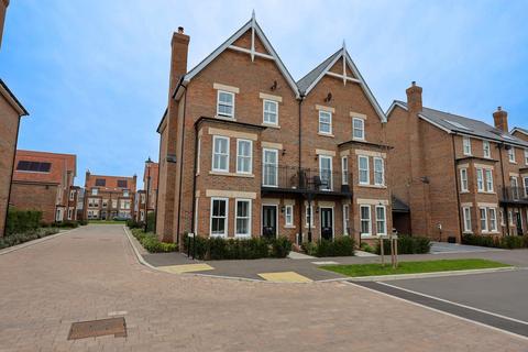 5 bedroom townhouse for sale, Wyvern Way, Burgess Hill, RH15
