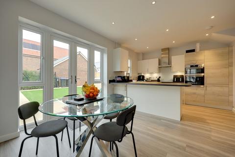 5 bedroom townhouse for sale, Wyvern Way, Burgess Hill, RH15