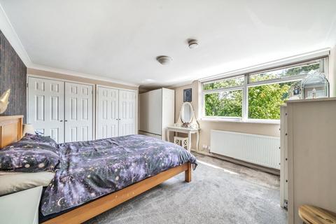 4 bedroom maisonette to rent, Moorholme, Woking, GU22