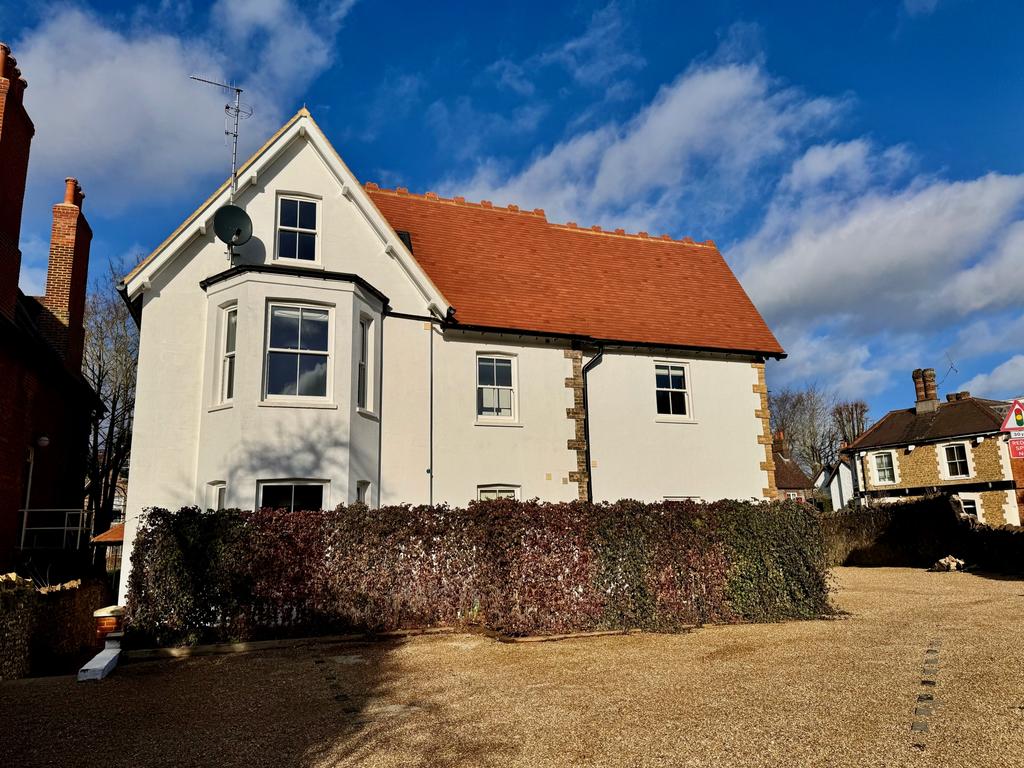 Bargate House, Epsom Road, Guildford, GU1 3 bed apartment to rent £