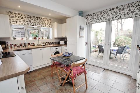 11 Connaught Crescent, Brookwood, Woking, GU24 0AN