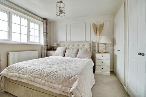 4 Bishopsfield, Cricklade, Swindon, SN6 6BS