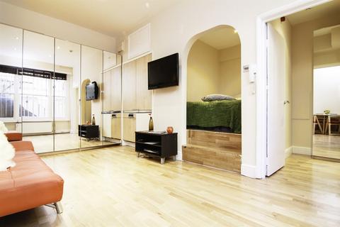 Studio to rent, 43 Clanricarde Gardens, London W2