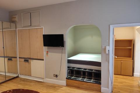 Studio to rent, 43 Clanricarde Gardens, London W2