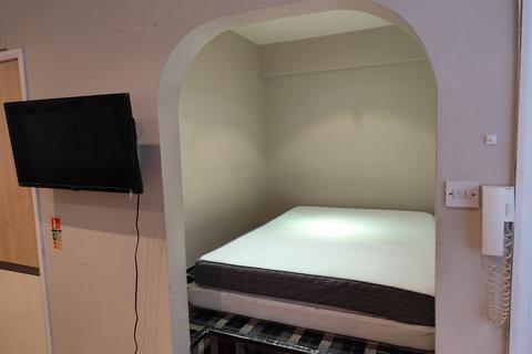Studio to rent, London W2