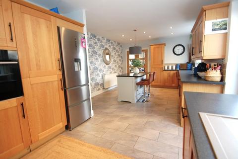 16 Vine Road, Tiptree, Colchester, CO5 0LN