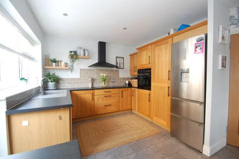 16 Vine Road, Tiptree, Colchester, CO5 0LN