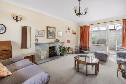 1 Beech Close, Effingham, Leatherhead, KT24 5PQ