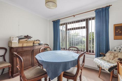 1 Beech Close, Effingham, Leatherhead, KT24 5PQ